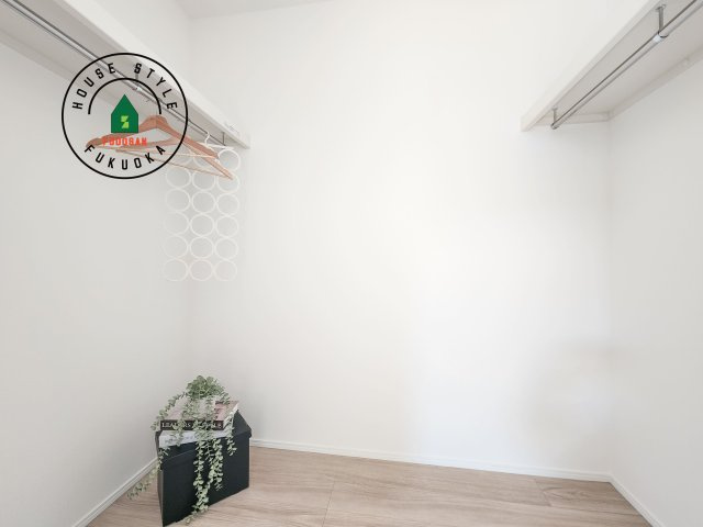 福岡市東区土井4丁目第1-2棟（A号棟）の収納|洋服や大きな荷物が多い方や人数の多いご家族などは、一般的なクローゼットよりもウォークインクローゼットのほうが使い勝手が良いです。