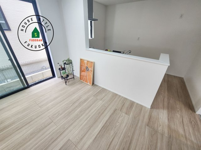 福岡市東区土井4丁目第1-2棟（A号棟）のダイニング|キッチンから立ち込める香りが今日の料理を期待させます。