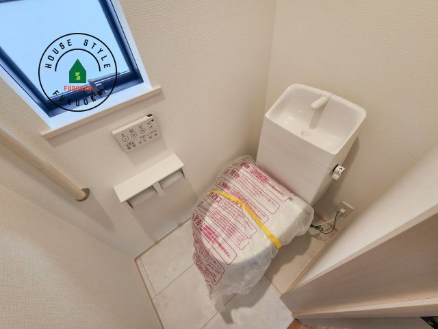 福岡市東区土井4丁目第1-2棟（B号棟）のトイレ|温水洗浄便座を完備しております。2ヶ所にトイレがあるのは朝の慌ただしい時間も安心です。