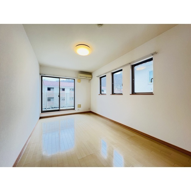 リジェールの居間・リビング|別号室参考写真