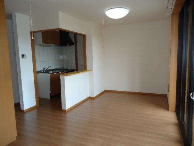 サモードパレスＡの居間・リビング|リビング