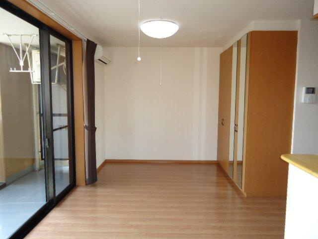 サモードパレスＡの居間・リビング|リビング