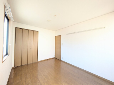 ☆収納付きで広く使える寝室☆