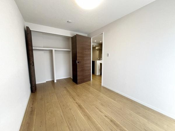 【洋室】 | 祖師谷ヒミコマンション | 居室に収納スペースあります