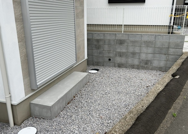 【庭】 | 庭があることでガーデニングや家庭菜園はもちろん、こどもの遊び場やペットを放して遊ぶことができます。また、家の周囲に余裕があるということです。隣地との間があれば、十分な日当たりと、風通しが確保できます。