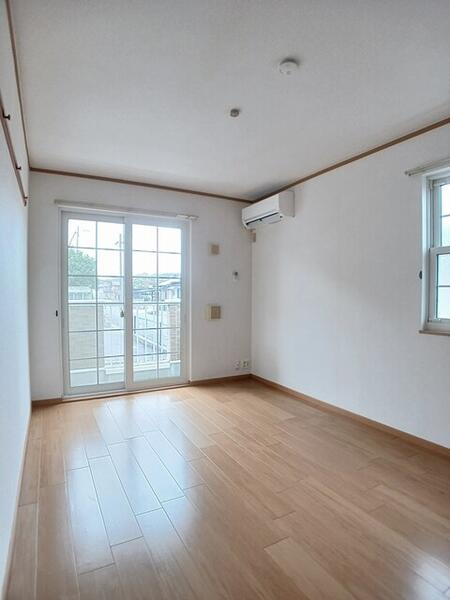 ヴィラ　クリヱートＡの洋室