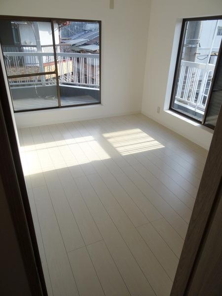 南恩加島6丁目貸家の居間・リビング|★広々リビング★