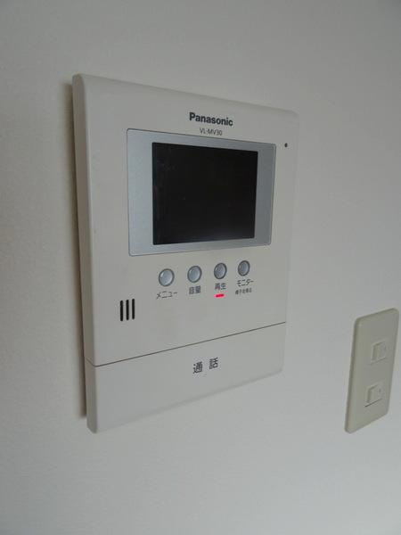 南恩加島6丁目貸家のセキュリティ|★モニター付きインターホン★