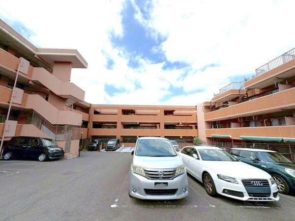 グランシティレイディアント横濱三ツ境の駐車場