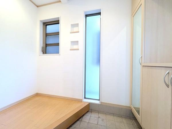 横浜市保土ケ谷区新桜ケ丘１丁目の中古一戸建の玄関