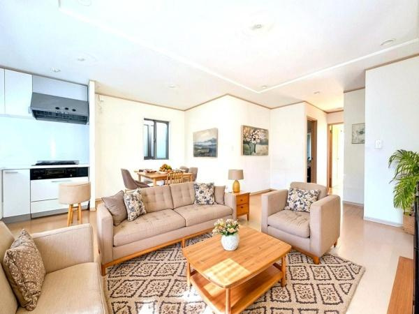 横浜市保土ケ谷区新桜ケ丘１丁目の中古一戸建の居間・リビング|※家具類はCGイメージです。