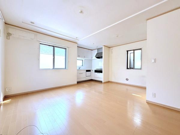 横浜市保土ケ谷区新桜ケ丘１丁目の中古一戸建の居間・リビング