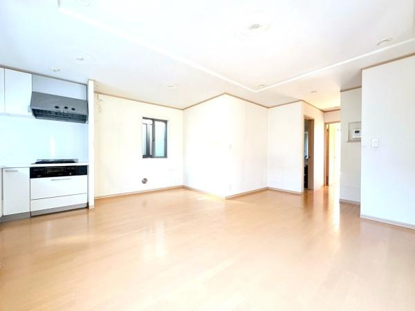 横浜市保土ケ谷区新桜ケ丘１丁目の中古一戸建の居間・リビング