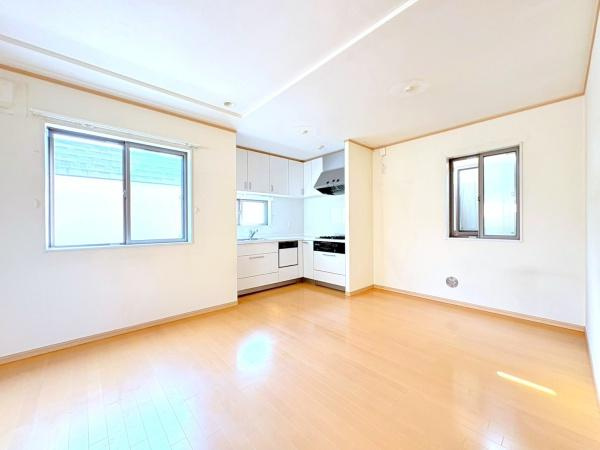 横浜市保土ケ谷区新桜ケ丘１丁目の中古一戸建の居間・リビング