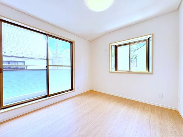 逗子市沼間３丁目の中古一戸建の洋室