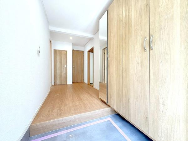 逗子市沼間３丁目の中古一戸建の玄関