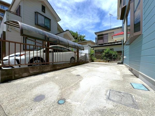 逗子市沼間３丁目の中古一戸建の駐車場