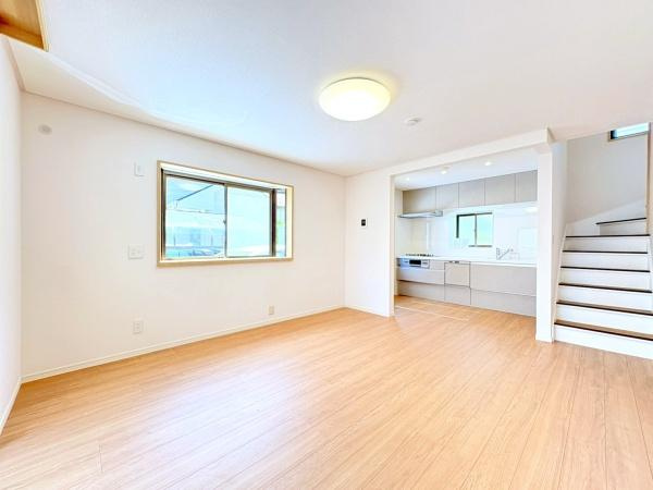 逗子市沼間３丁目の中古一戸建の居間・リビング