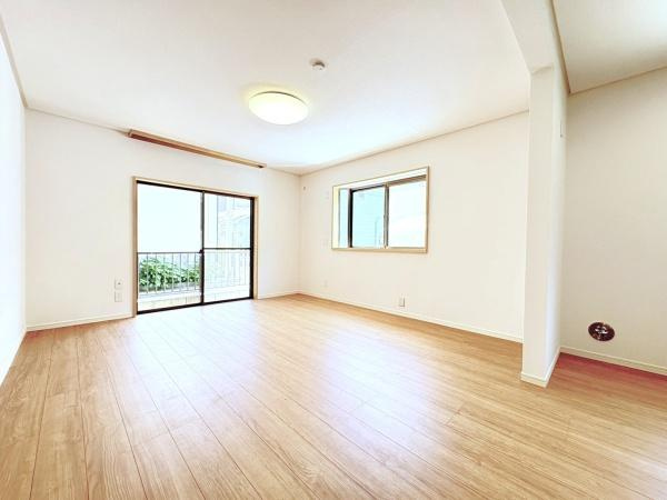 逗子市沼間３丁目の中古一戸建の居間・リビング