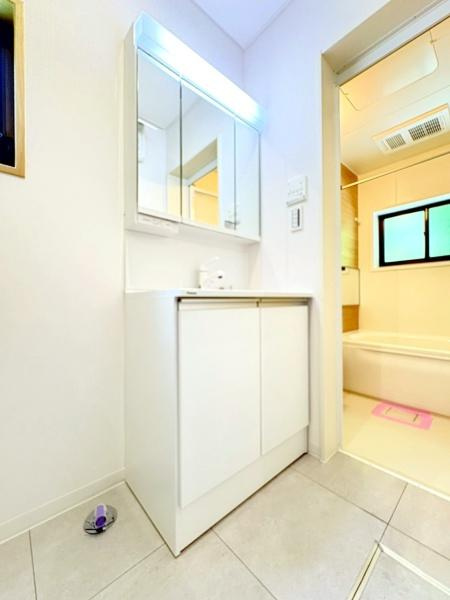 逗子市沼間３丁目の中古一戸建の独立洗面台