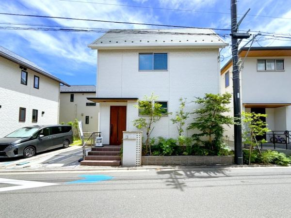 藤沢市辻堂東海岸２丁目の中古一戸建の前面道路含む現地写真