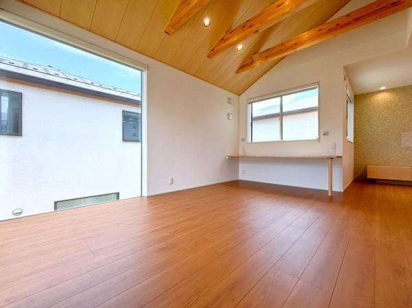 藤沢市辻堂東海岸２丁目の中古一戸建の居間・リビング