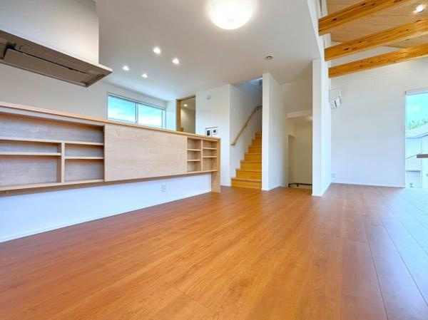 藤沢市辻堂東海岸２丁目の中古一戸建の居間・リビング