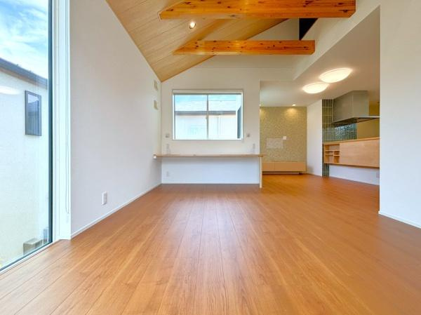 藤沢市辻堂東海岸２丁目の中古一戸建の居間・リビング