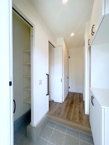 横須賀市鴨居１丁目の新築一戸建の玄関