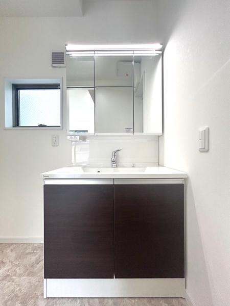 横須賀市鴨居１丁目の新築一戸建の独立洗面台