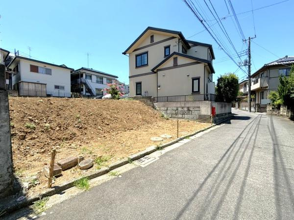 横浜市港南区港南３丁目の売地の前面道路含む現地写真