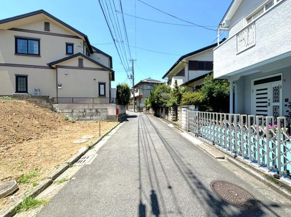 横浜市港南区港南３丁目の売地の前面道路含む現地写真