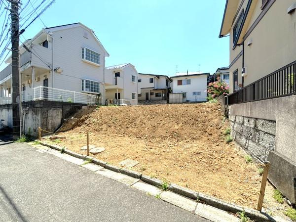 横浜市港南区港南３丁目の売地の前面道路含む現地写真