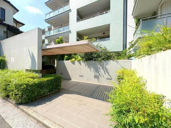 クレッセント磯子のエントランス