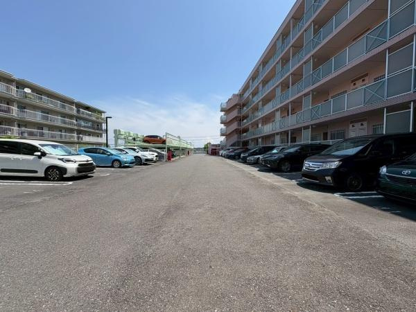 グランドメゾン朝比奈の駐車場