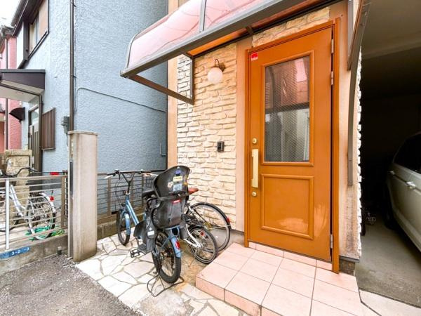 川崎市中原区井田１丁目の中古一戸建の玄関