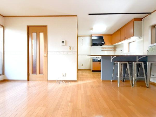 川崎市中原区井田１丁目の中古一戸建の居間・リビング