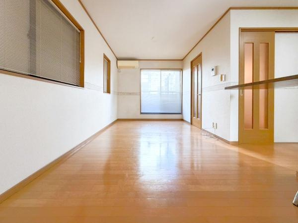 川崎市中原区井田１丁目の中古一戸建の居間・リビング