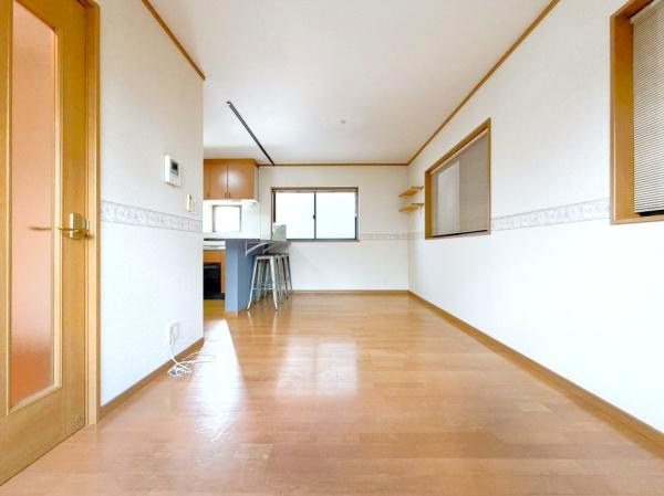 川崎市中原区井田１丁目の中古一戸建の居間・リビング