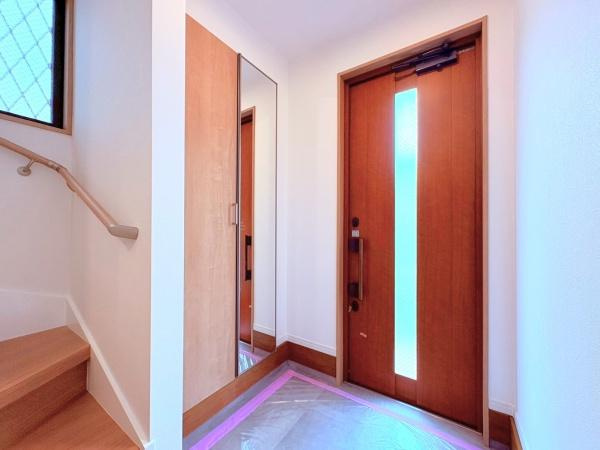 川崎市中原区井田中ノ町の中古一戸建の玄関