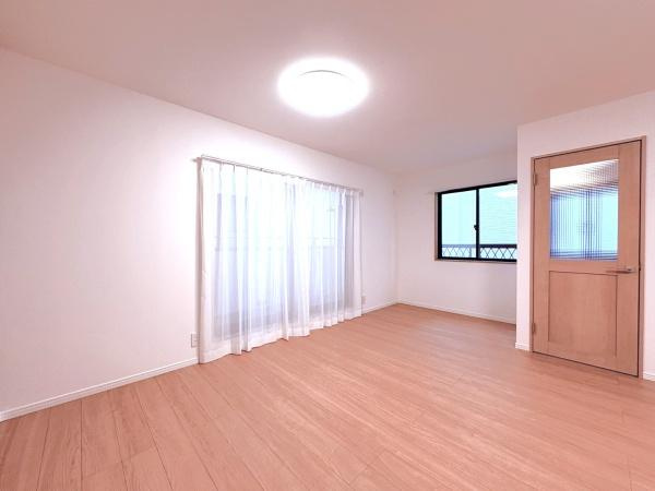 川崎市中原区井田中ノ町の中古一戸建の居間・リビング