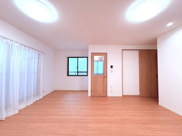 川崎市中原区井田中ノ町の中古一戸建の居間・リビング