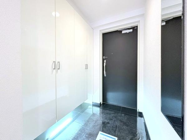 ファミールあざみ野スカーレットヒルズの玄関