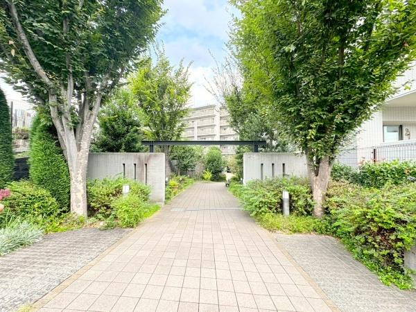 ファミールあざみ野スカーレットヒルズのエントランス