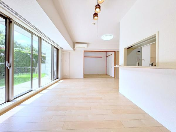 ファミールあざみ野スカーレットヒルズの居間・リビング