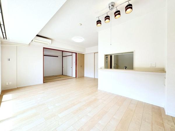 ファミールあざみ野スカーレットヒルズの居間・リビング