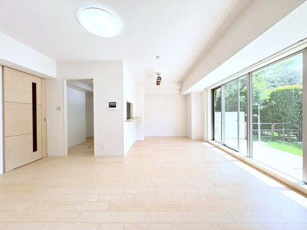 ファミールあざみ野スカーレットヒルズの居間・リビング