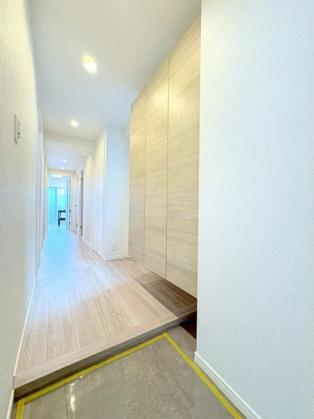 サングレイス鴨居サウスコートの玄関