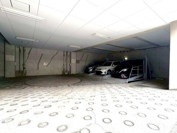 サングレイス鴨居サウスコートの駐車場