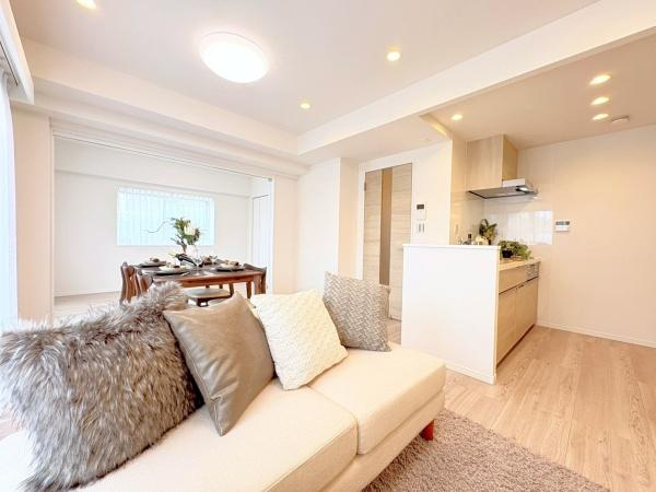 サングレイス鴨居サウスコートの居間・リビング